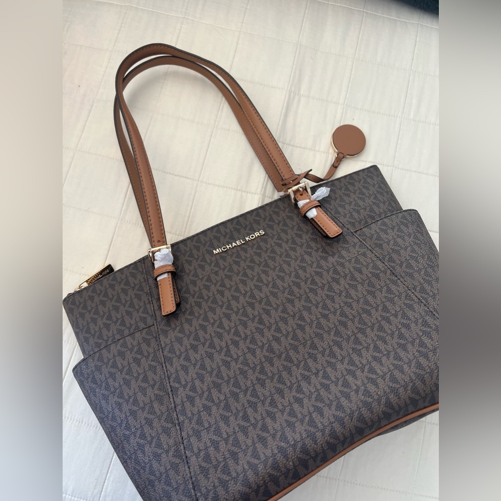 Michael Kors Logo Jet Set East West Top Zip Tote